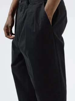 BEAMS PLUS - 2 Pleat Chino in Black