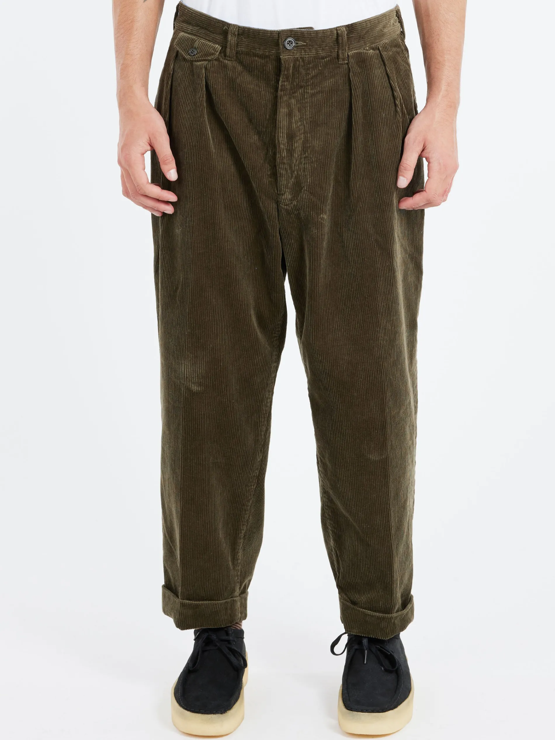 BEAMS PLUS - 2 Pleat Corduroy Pants in Dark Green