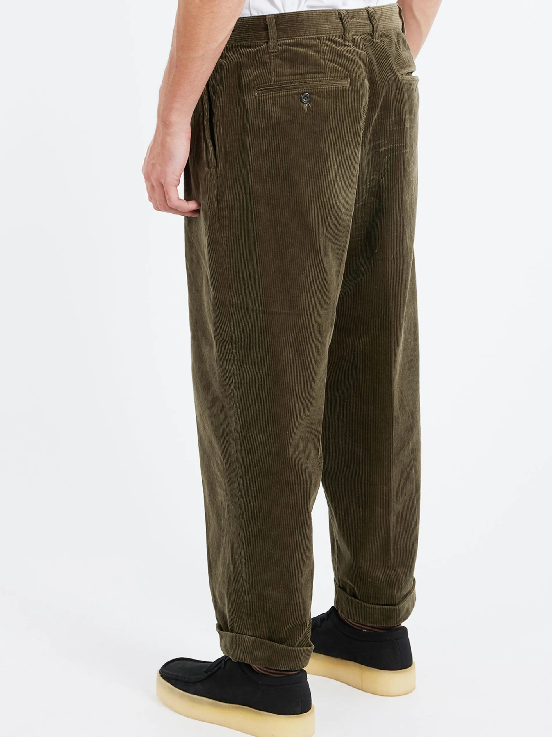 BEAMS PLUS - 2 Pleat Corduroy Pants in Dark Green
