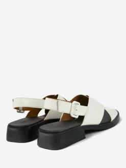 Camper - Dana in White