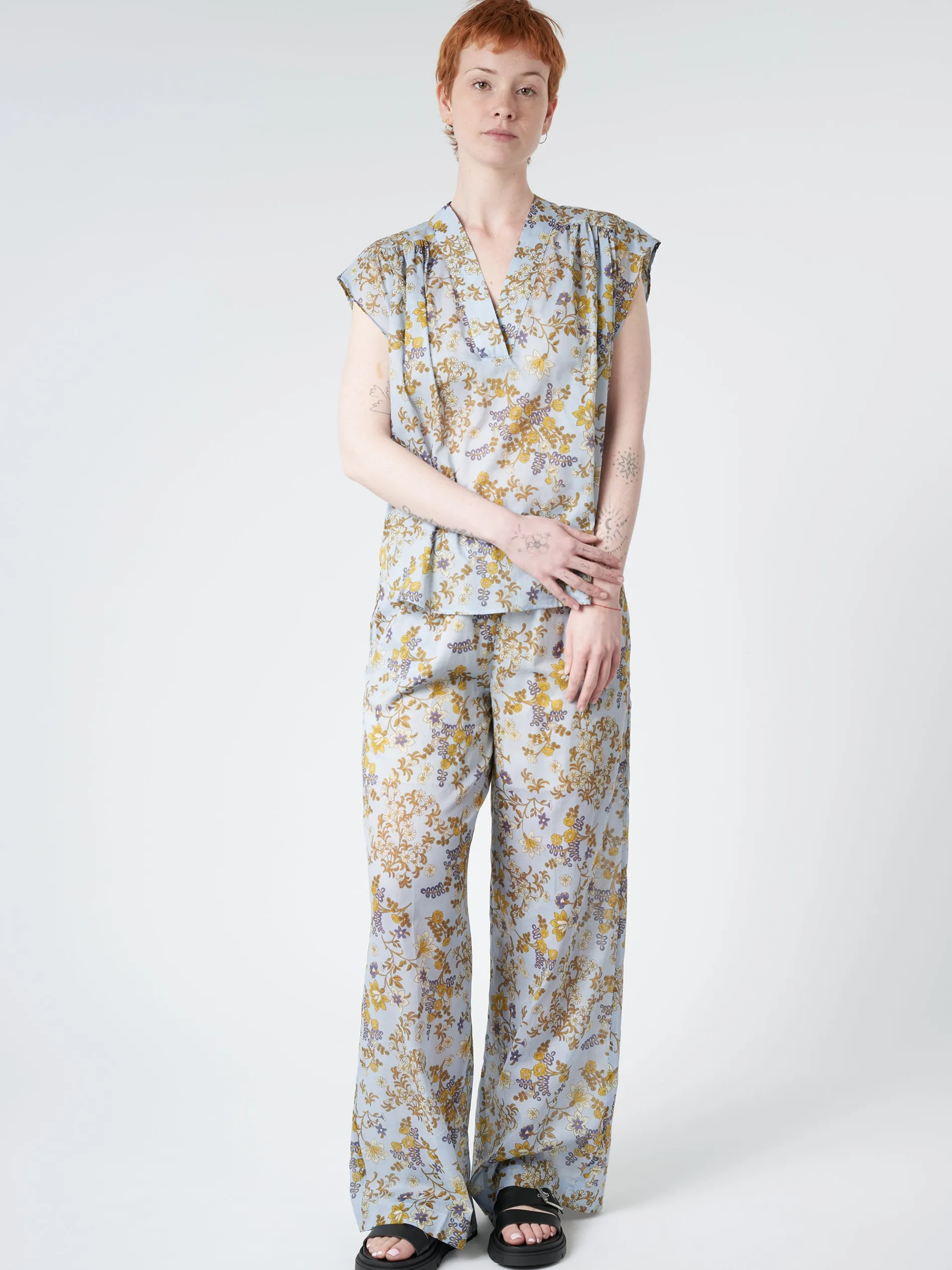 Chloé Stora - Armini Blouse in Bleu Fleurs (Blue Floral)