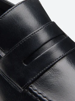 Clarks - Aldwin Step Loafer in Black