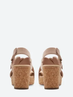 Clarks - Giselle Dove in Sand Nubuck