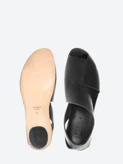 Cydwoq - Puzzle in Black Tone