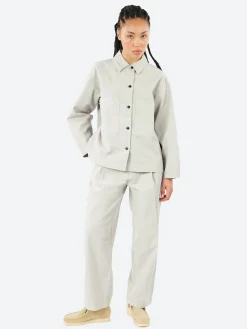 Girls of Dust - British Worker in Oyster