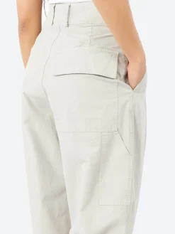 Girls of Dust - British Worker in Oyster