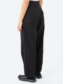 Girls of Dust - British Worker in Black