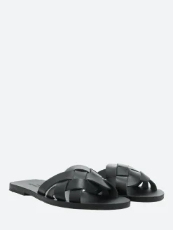 gravitypope - Karis in Black