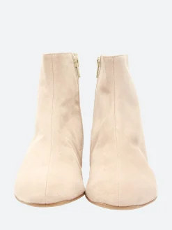 gravitypope - Nama in Chair (Off White)