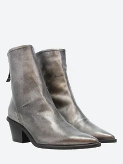 gravitypope - Robyn in Mauve Plombo