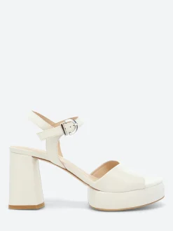 gravitypope - Zelie in Blanco Baku