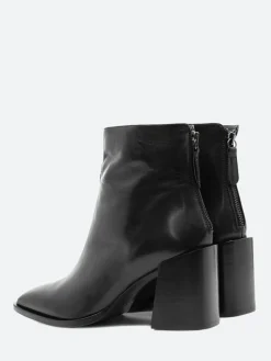 gravitypope - Zona in Black Toro