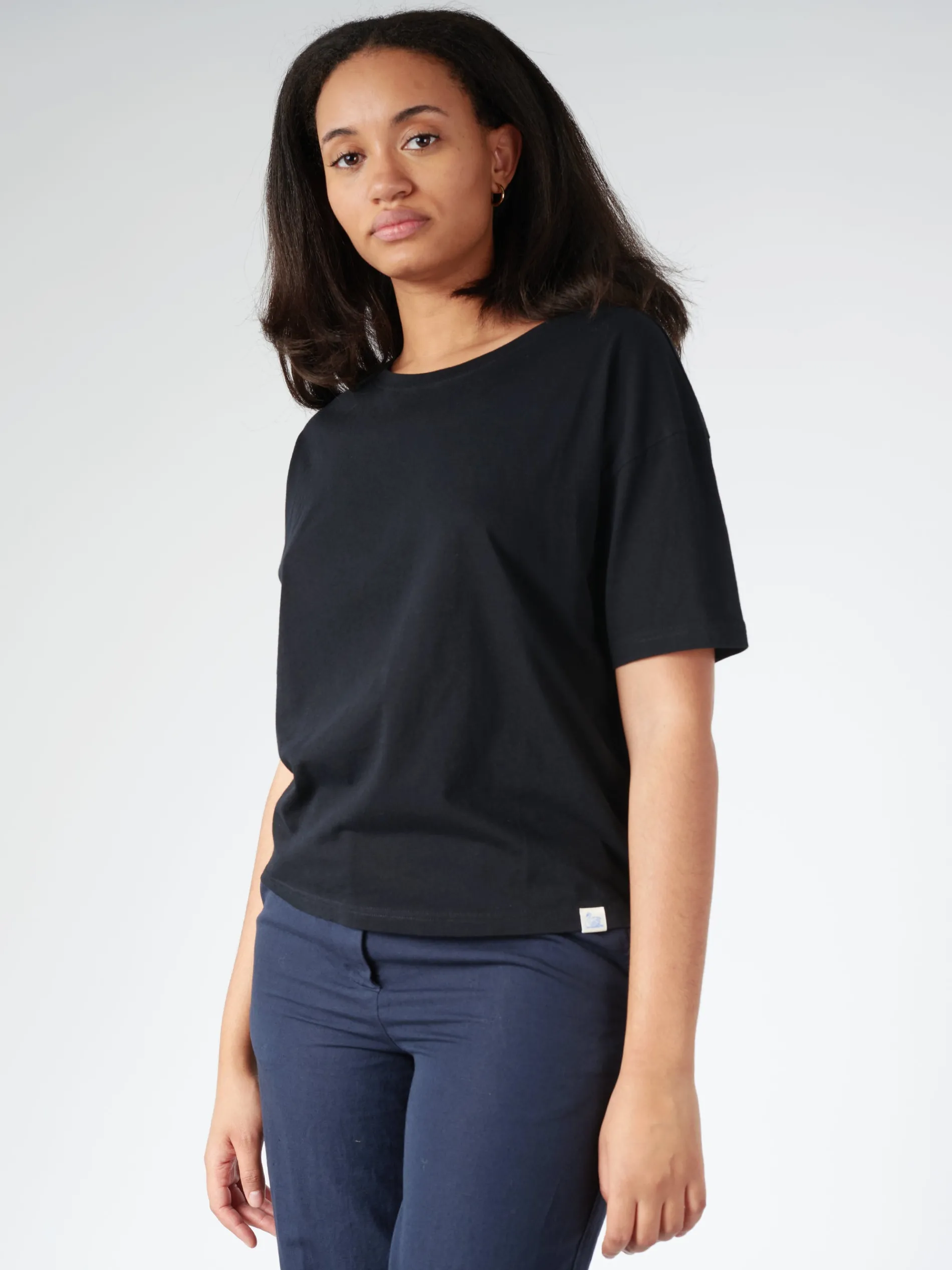 Merz b. Schwanen - Women's Loose Fit T-Shirt in Deep Black