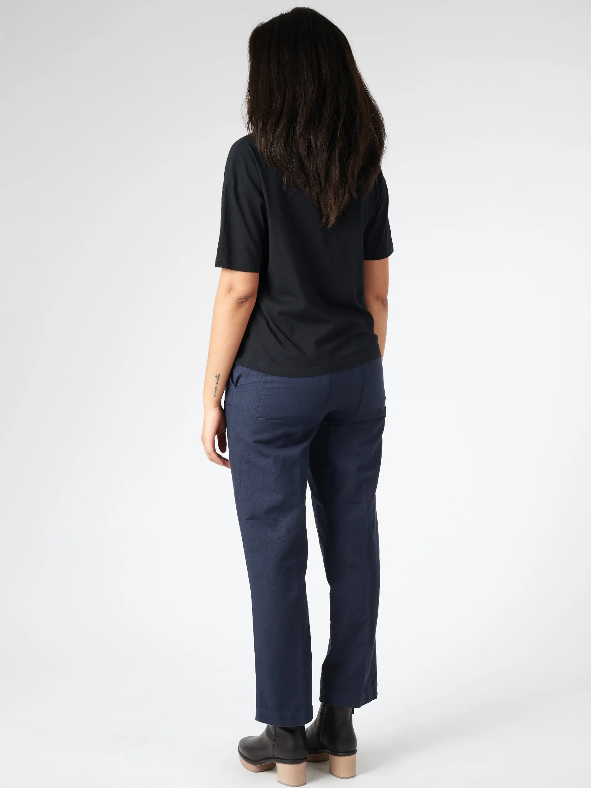 Merz b. Schwanen - Women's Loose Fit T-Shirt in Deep Black