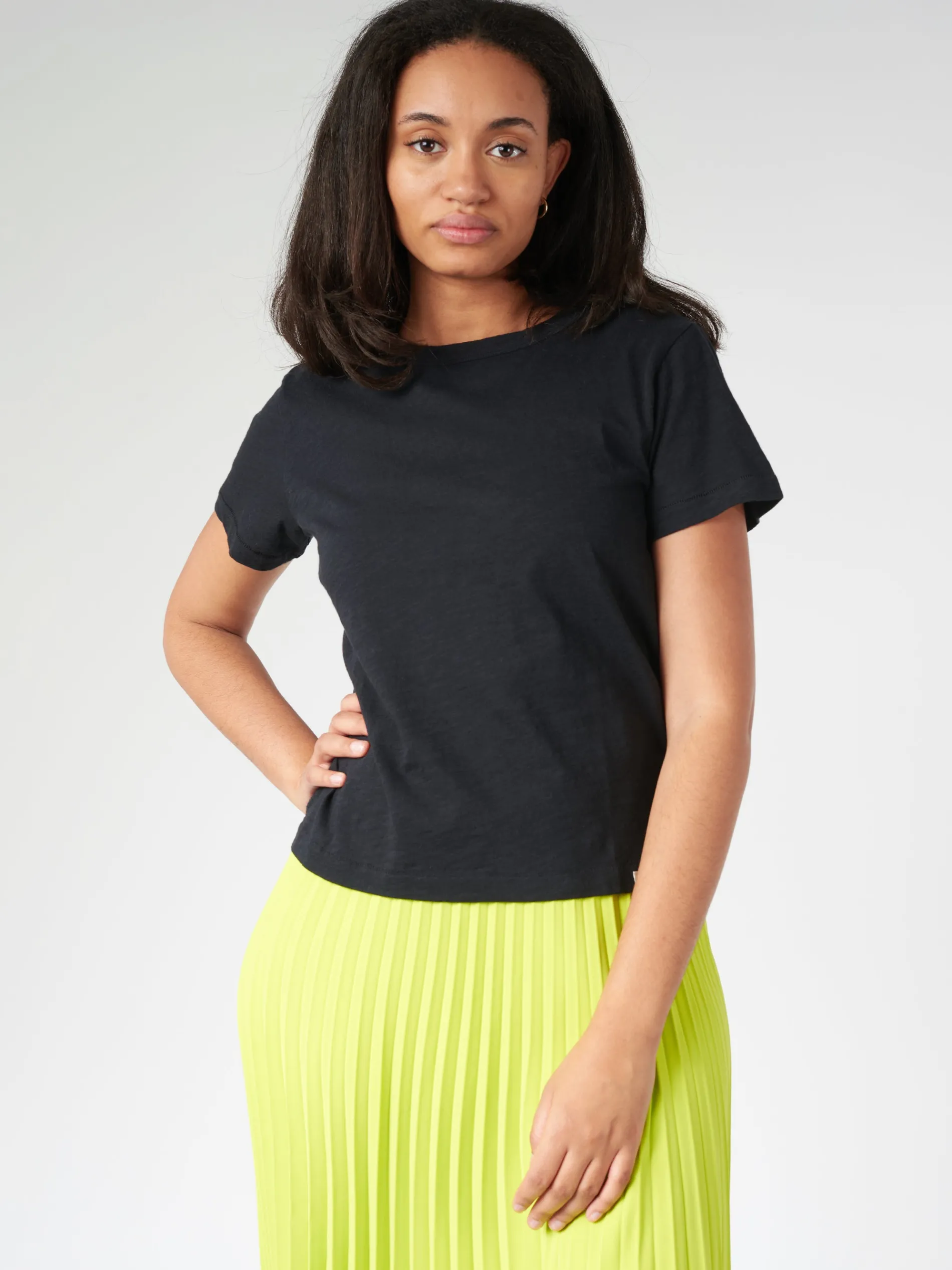 Merz b. Schwanen - Women's Relaxed T-Shirt in Deep Black