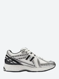 New Balance - 1906R in Silver with Black