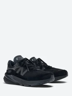 New Balance - 990v6 in Black with Black