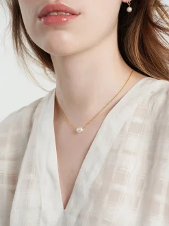 Poppy Finch - Petite Oval Pearl Solitaire Necklace