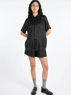 Silk Laundry - Short Sleeve Boyfriend Shirt in Black