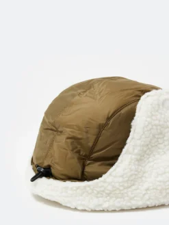 TAION - Mountain Reversible Down X Boa Warm Cap in Olive and Ivory