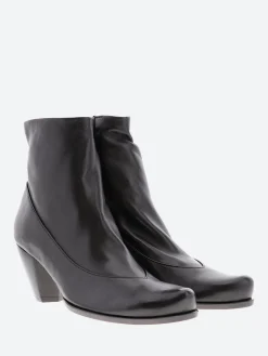 Tracey Neuls - Manuela in Black and Black Heel