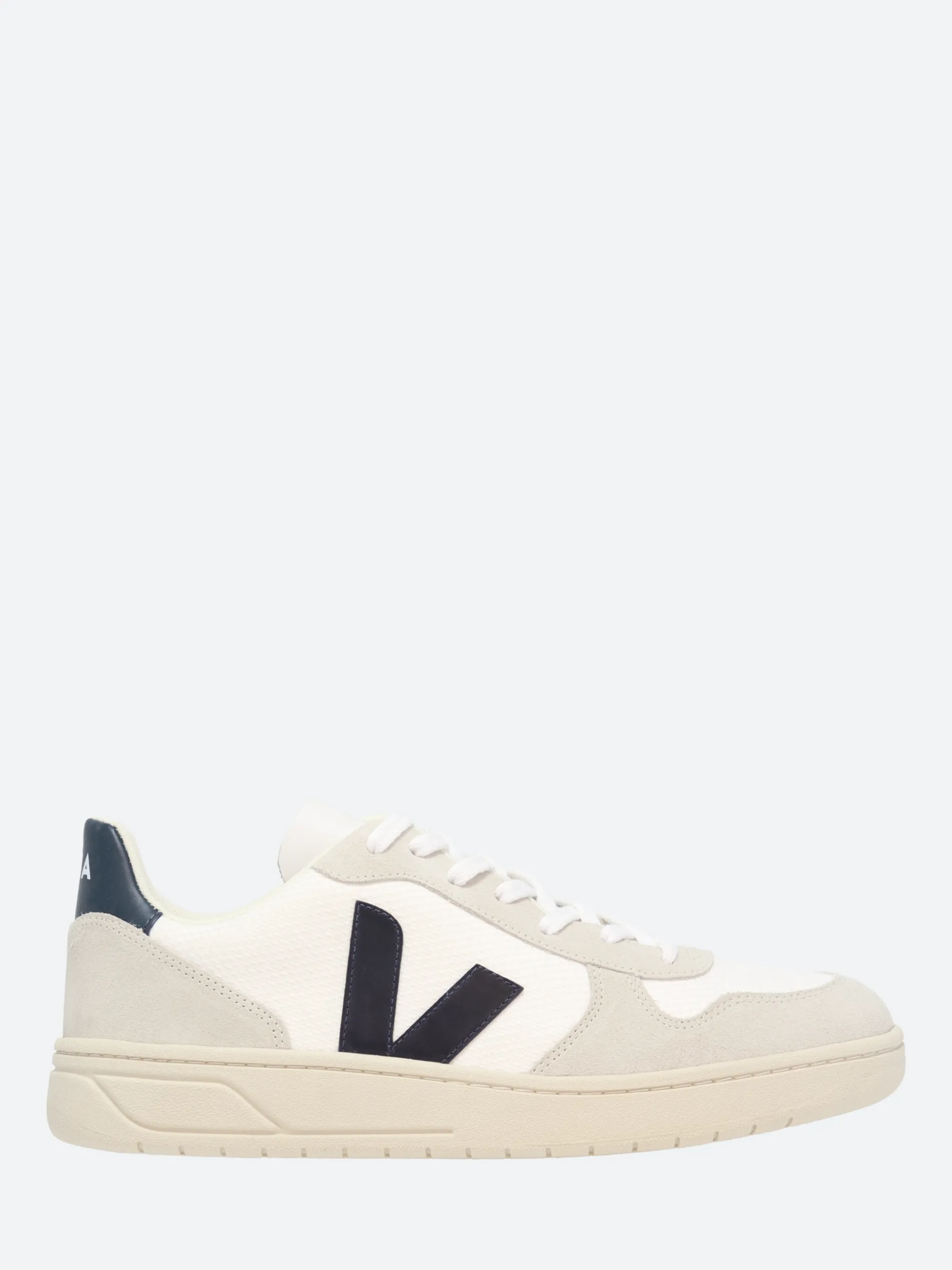 Veja - Men's V-10 in White and Blue