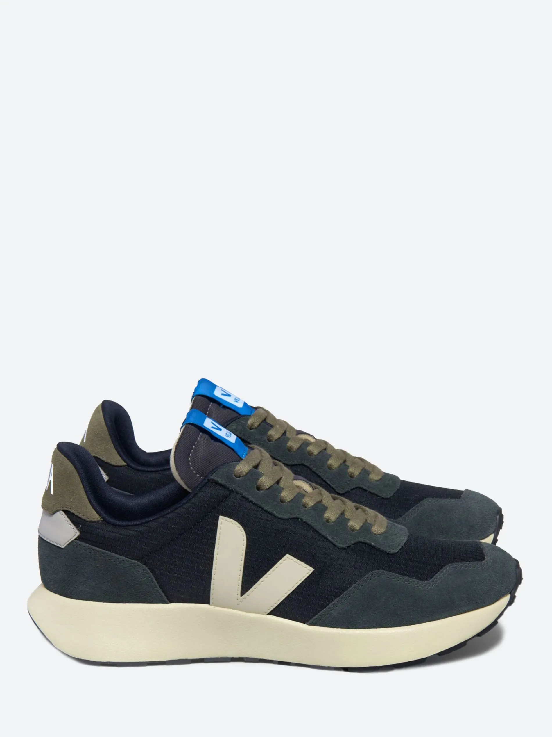 Veja - Paulistana in Black Pierre