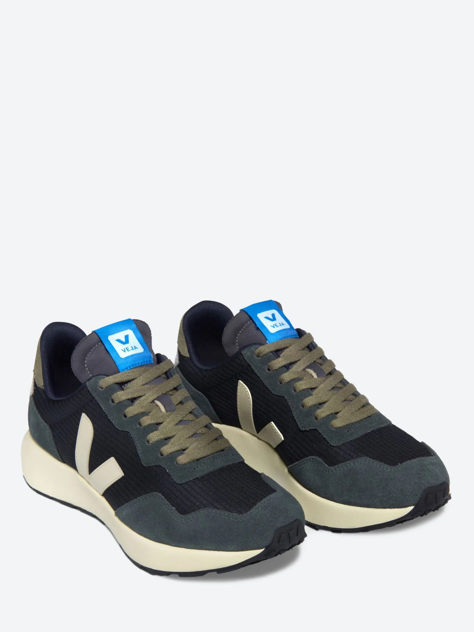 Veja - Paulistana in Black Pierre