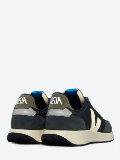 Veja - Paulistana in Black Pierre