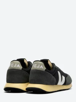 Veja - Rio Branco II Alveomesh in Black and White