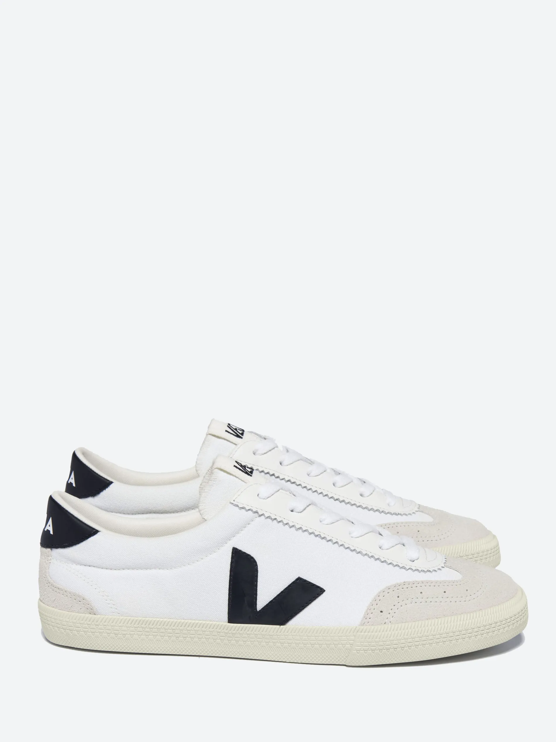 Veja - Volley Canvas in White and Black