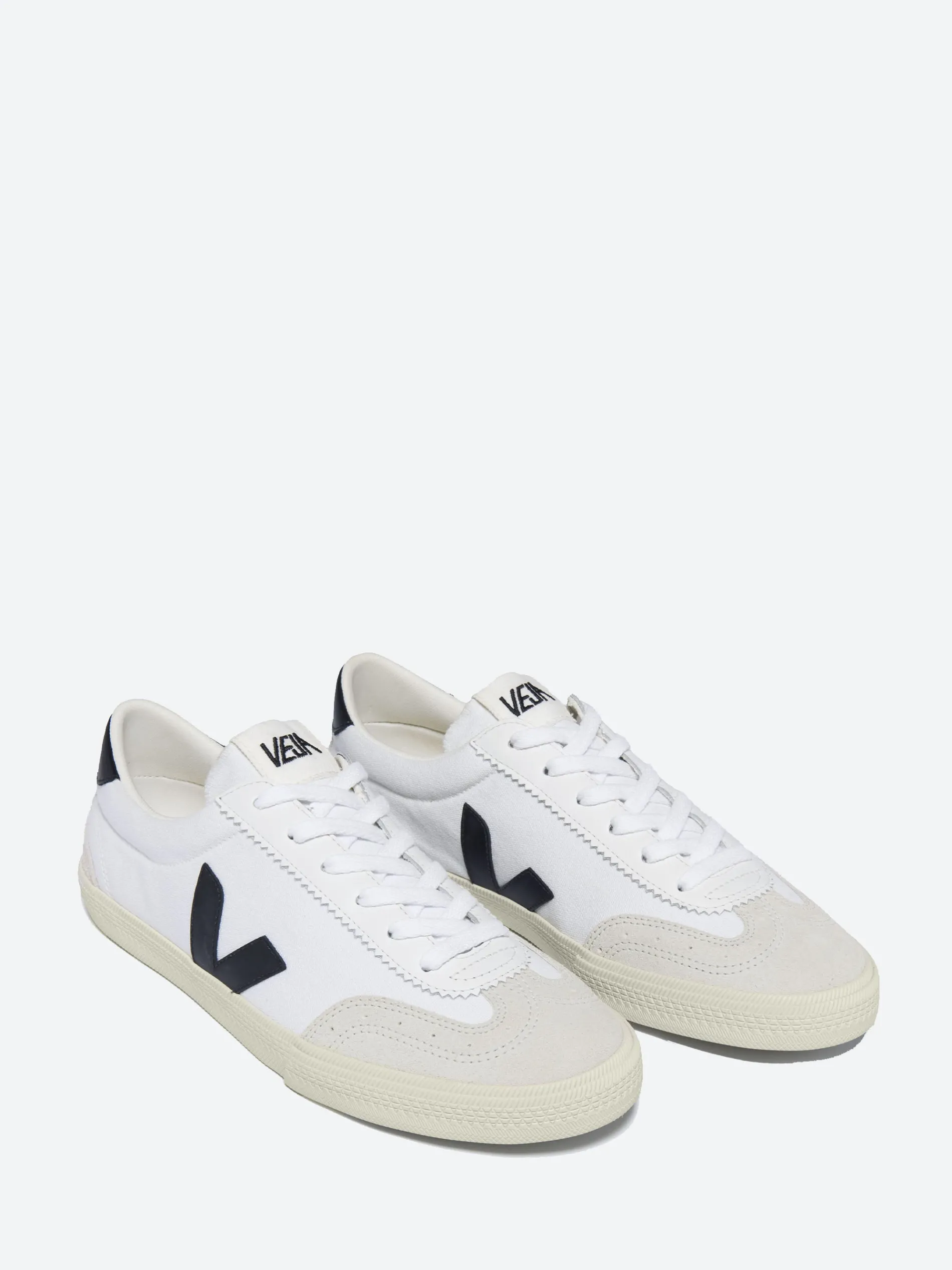 Veja - Volley Canvas in White and Black