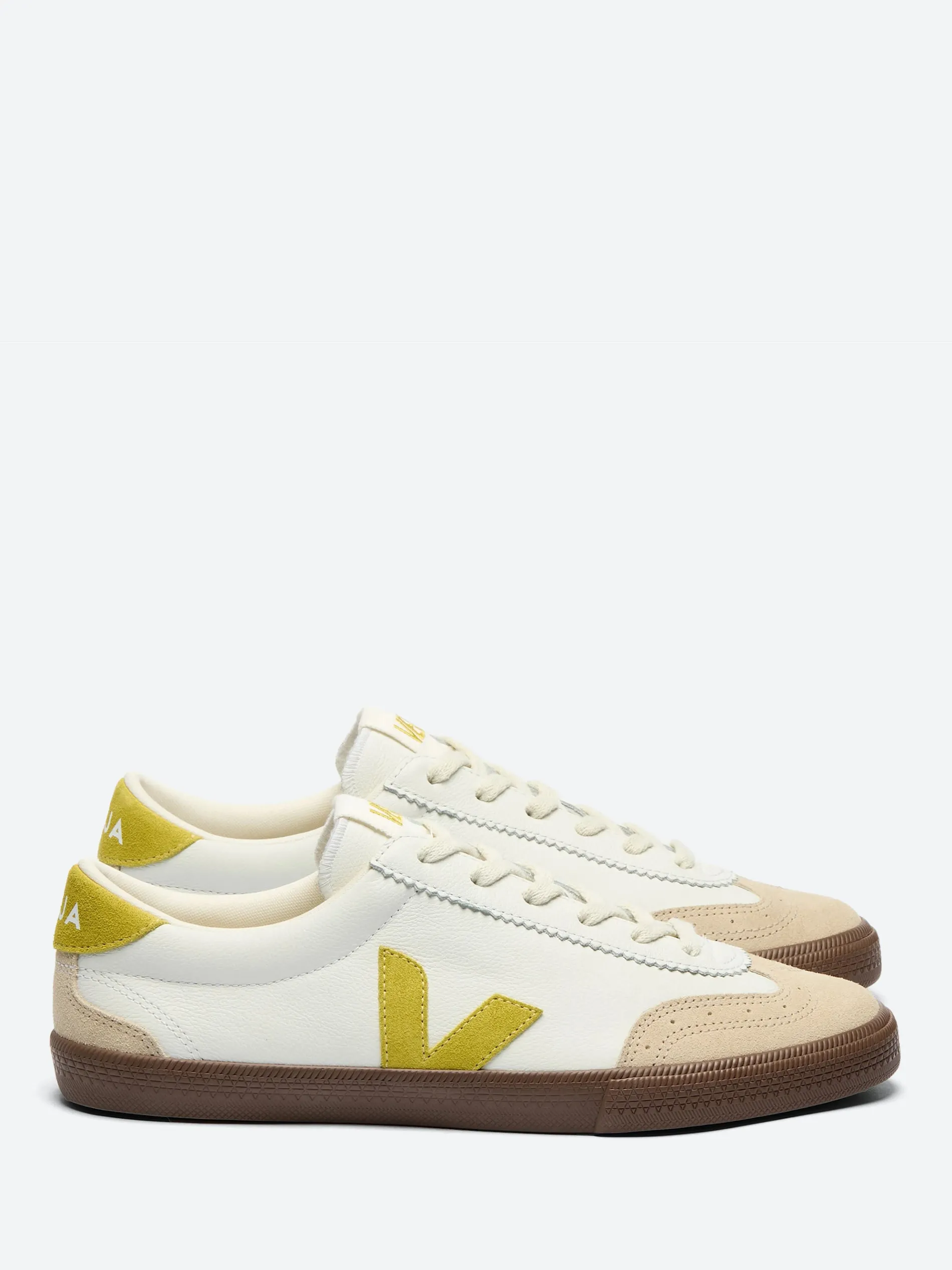 Veja - Volley Leather in White, Liquor and Bark
