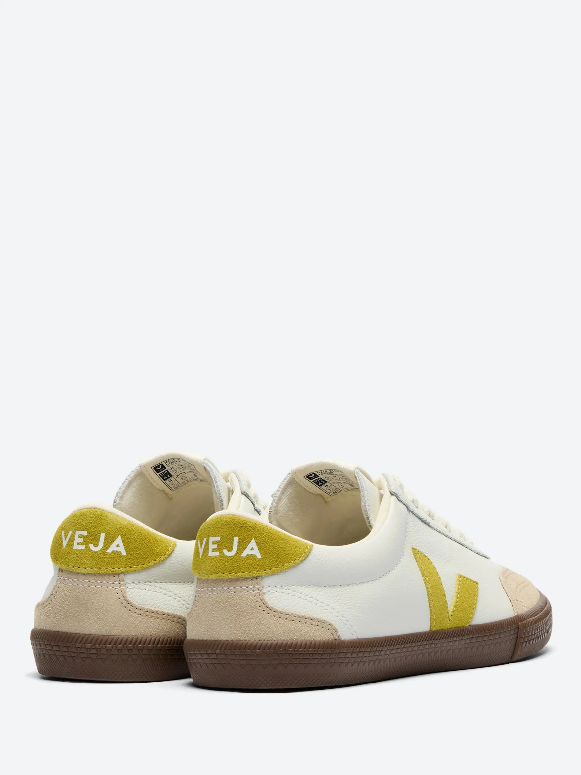 Veja - Volley Leather in White, Liquor and Bark