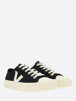 Veja - Wata II Low in Black and Pierre